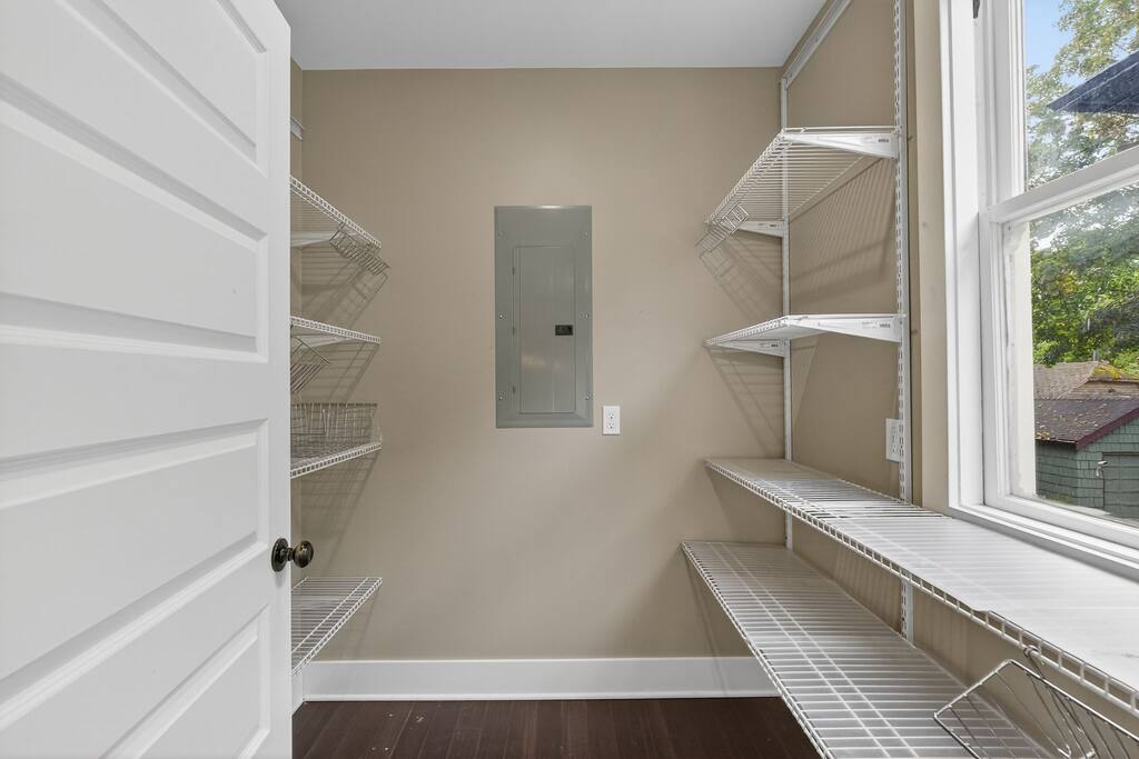 irvington-craftsman-or-4-ensuite-beds-or-fenced-yard/