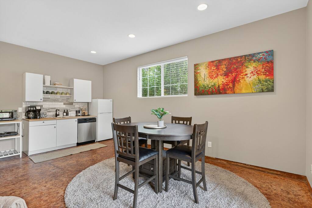 suburban-studio-or-near-golf-wineries-and-dining/