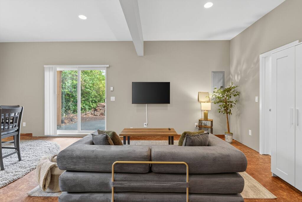 suburban-studio-or-near-golf-wineries-and-dining/