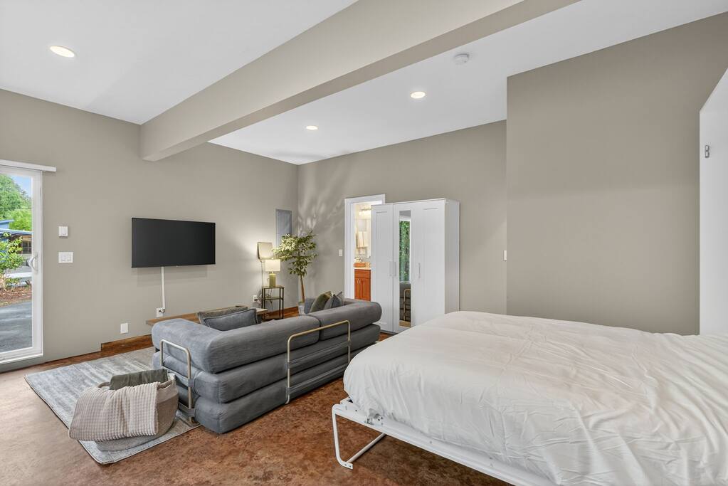 suburban-studio-or-near-golf-wineries-and-dining/