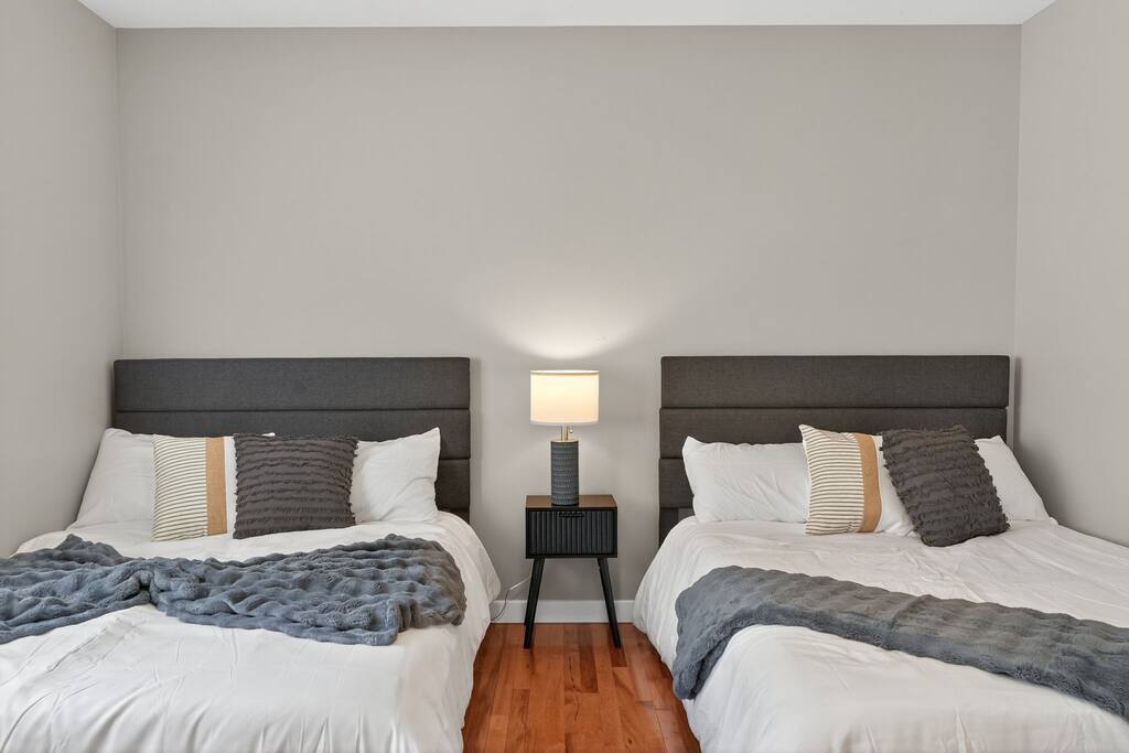 the-hideaway-retreat-or-two-kitchens-or-near-golf/