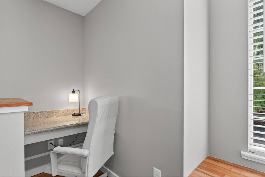 the-hideaway-retreat-or-two-kitchens-or-near-golf/