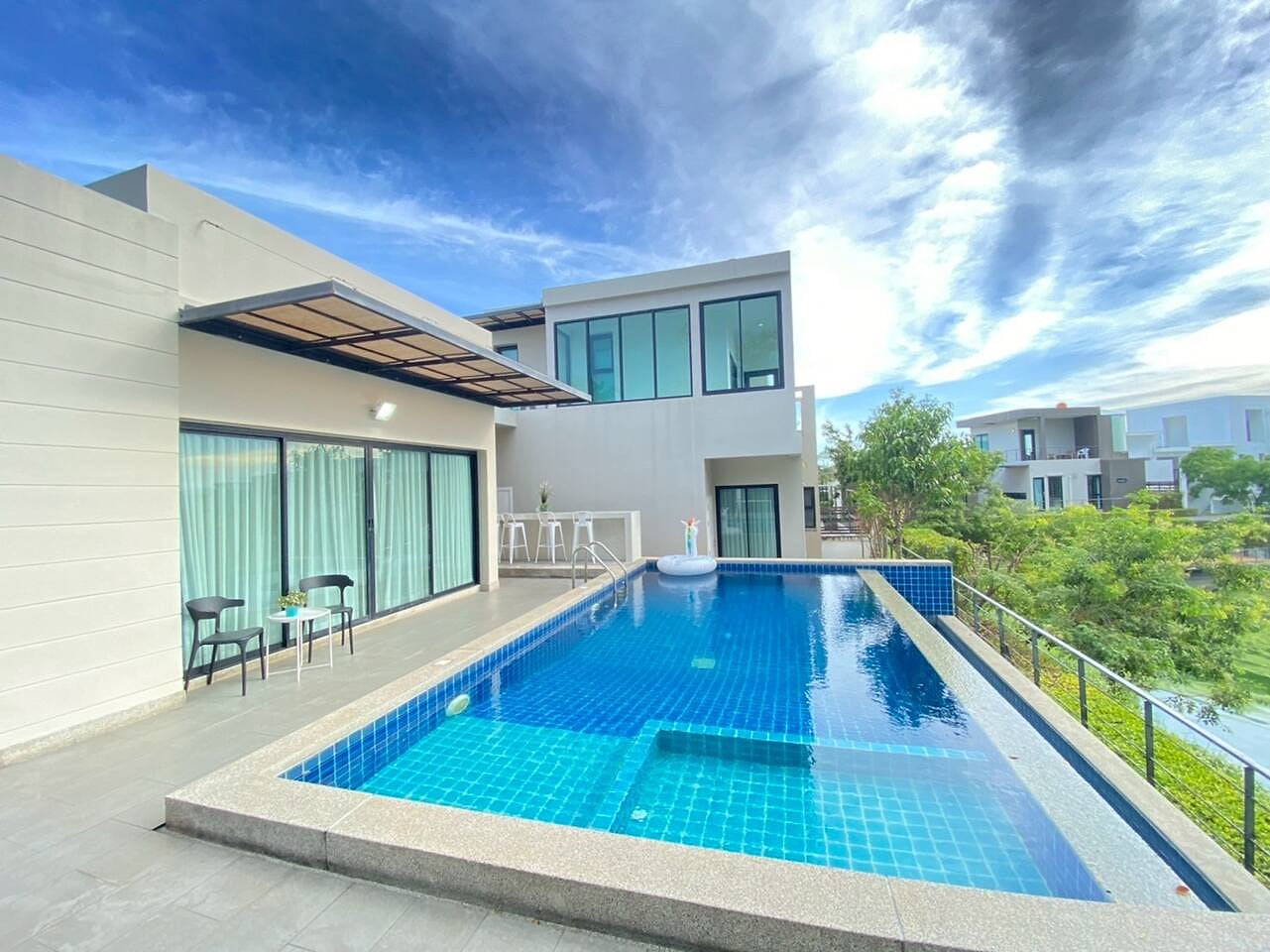 Lake View 3BR Villa with Private Pool Pattaya 30