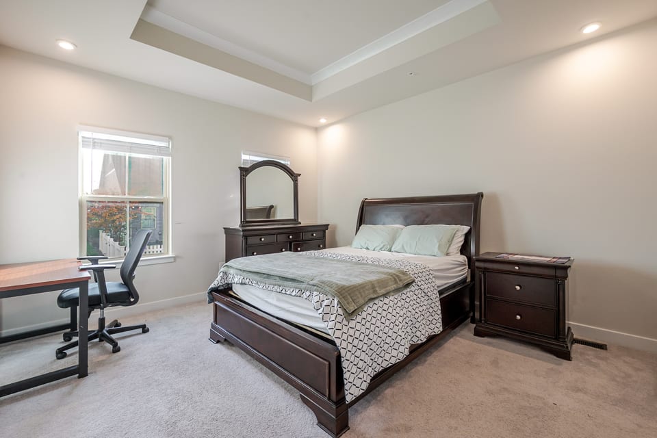 Masters Bedroom w/ Private Bath – Stylish & Comfy - Frederick