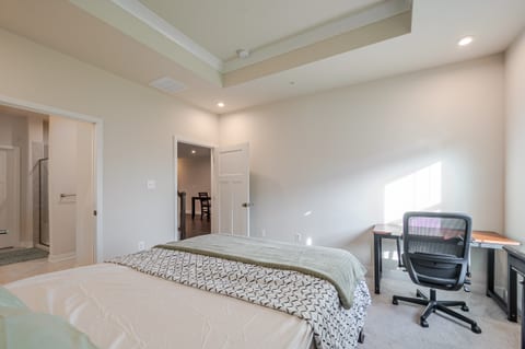 Masters Bedroom w/ Private Bath – Stylish & Comfy