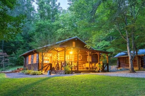 1940s cabin on 35 acres hike&fish onsite+RV hookup