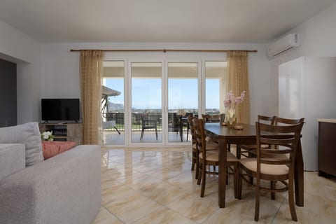 Altamira Apartment One - 8 people, big veranda image 1