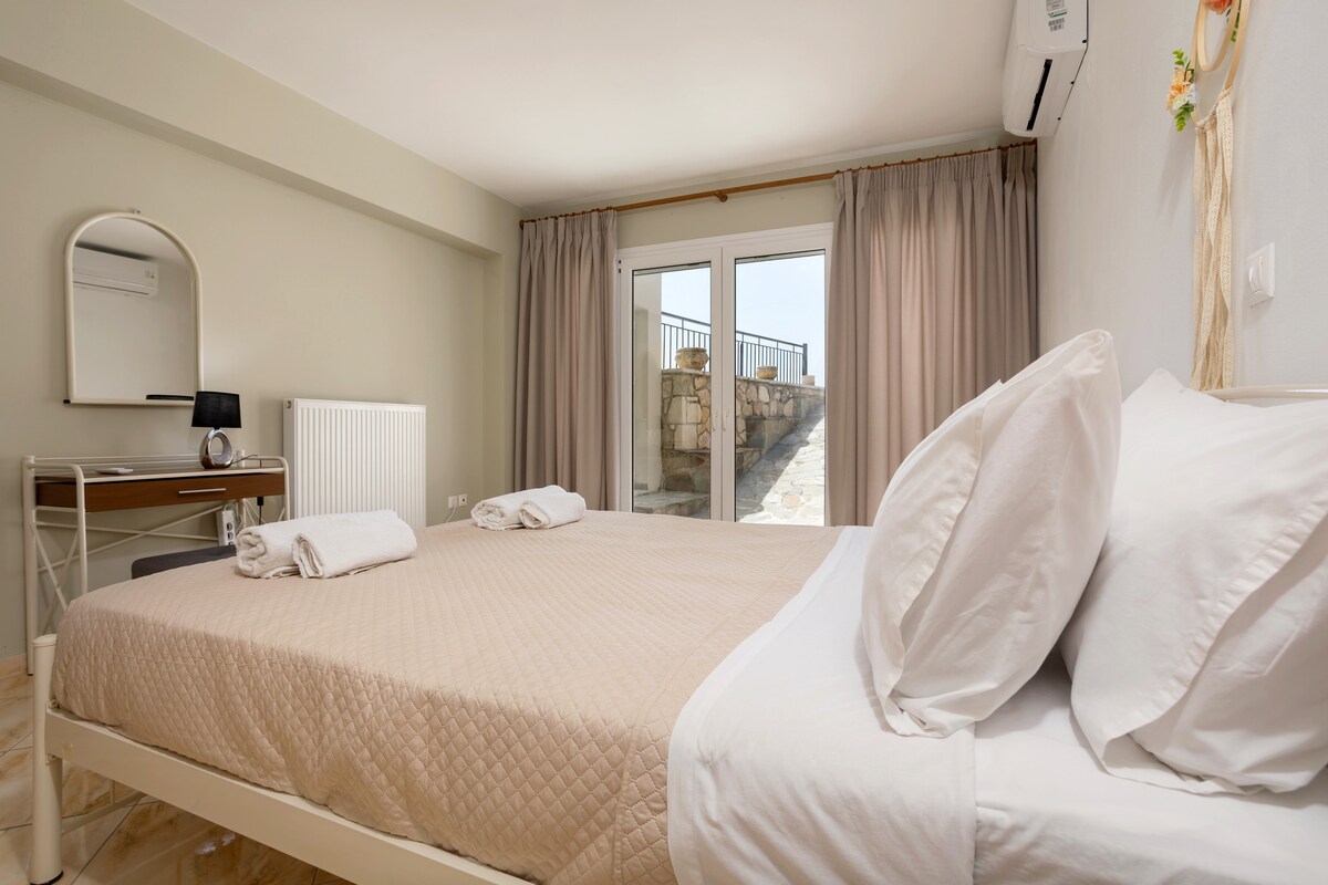 tumeremos-zante-apt-8-people-gazebo-with-bbq/