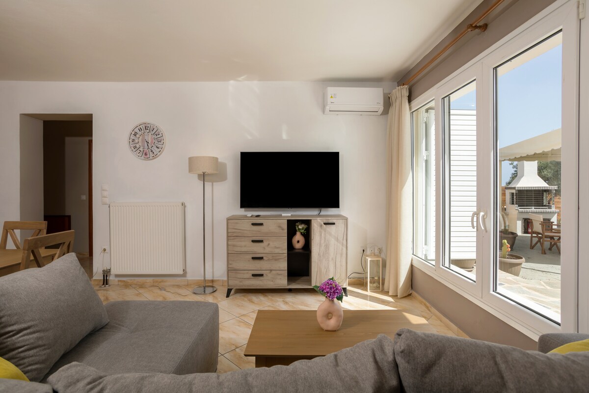 tumeremos-zante-apt-8-people-gazebo-with-bbq/