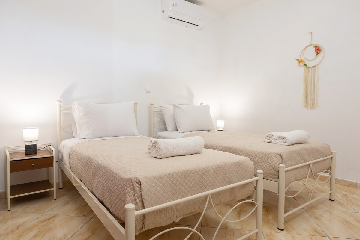 tumeremos-zante-apt-8-people-gazebo-with-bbq/