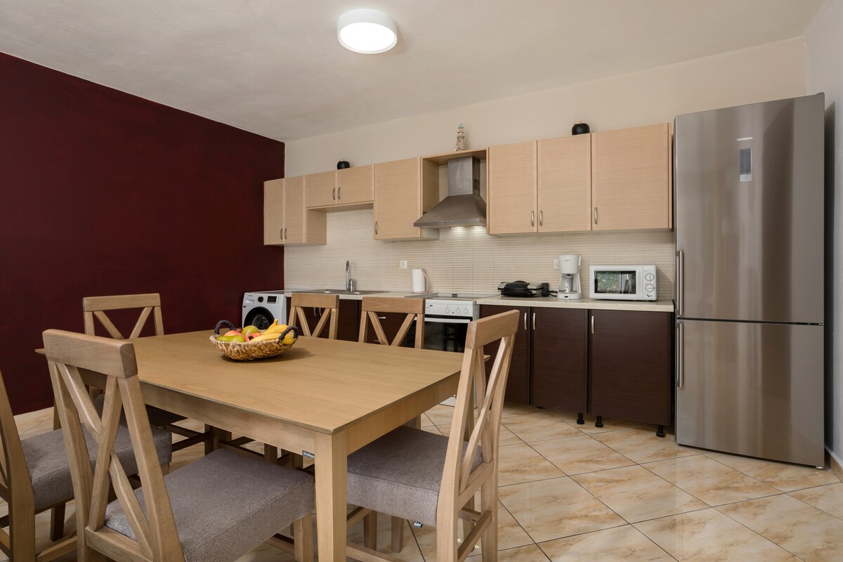 tumeremos-zante-apt-8-people-gazebo-with-bbq/