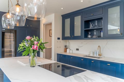 Designer 6-Bed Putney Home with AC