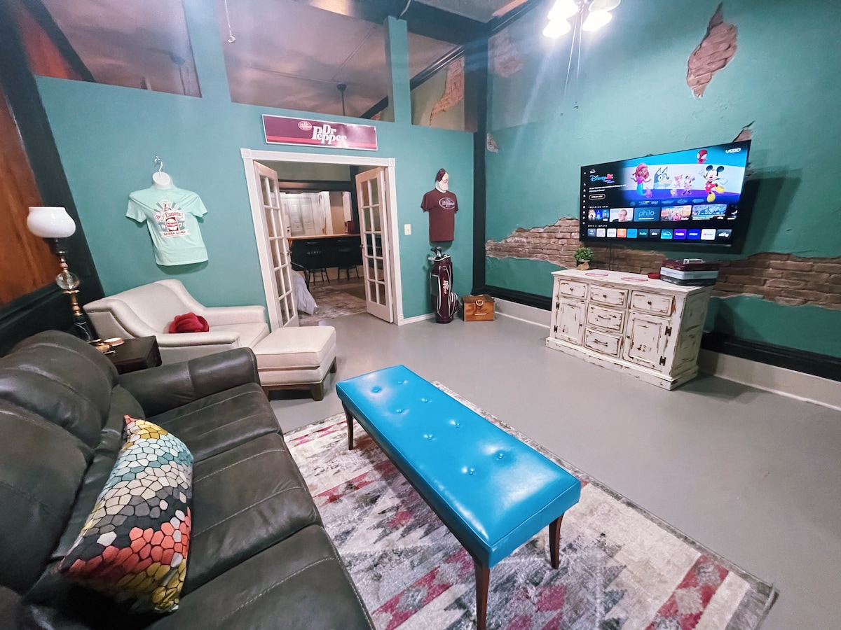The Cranny at Main Street Suites image 1