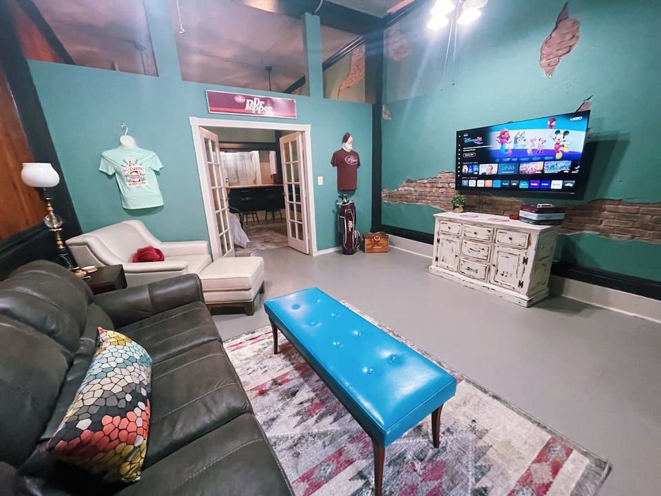 The Cranny at Main Street Suites image 1