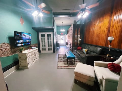 The Cranny at Main Street Suites image 2