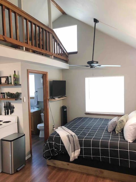 Cozy Cabin in AR Wine Country! Fast WiFi!