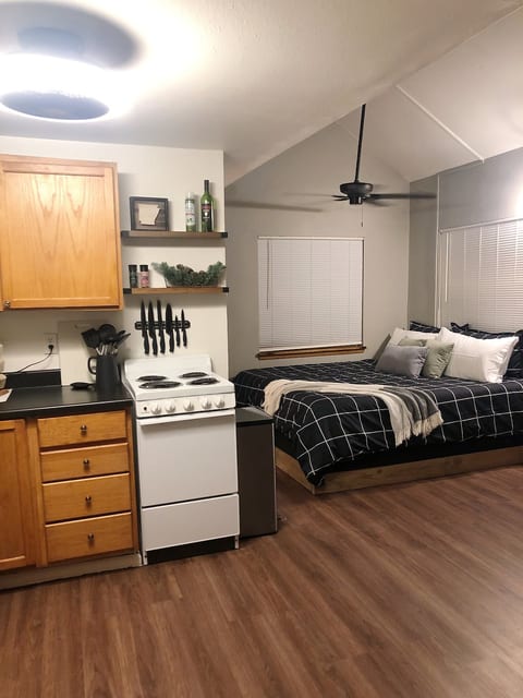 Cozy Cabin in AR Wine Country! Fast WiFi!