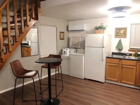 Cozy Cabin in AR Wine Country! Fast WiFi!