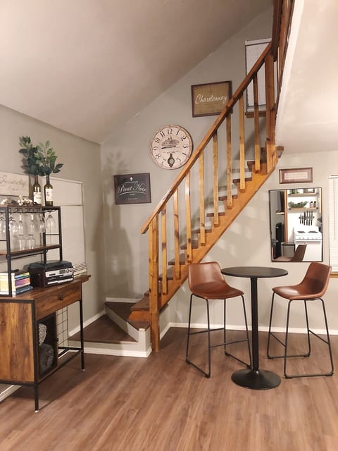 Cozy Cabin in AR Wine Country! Fast WiFi!