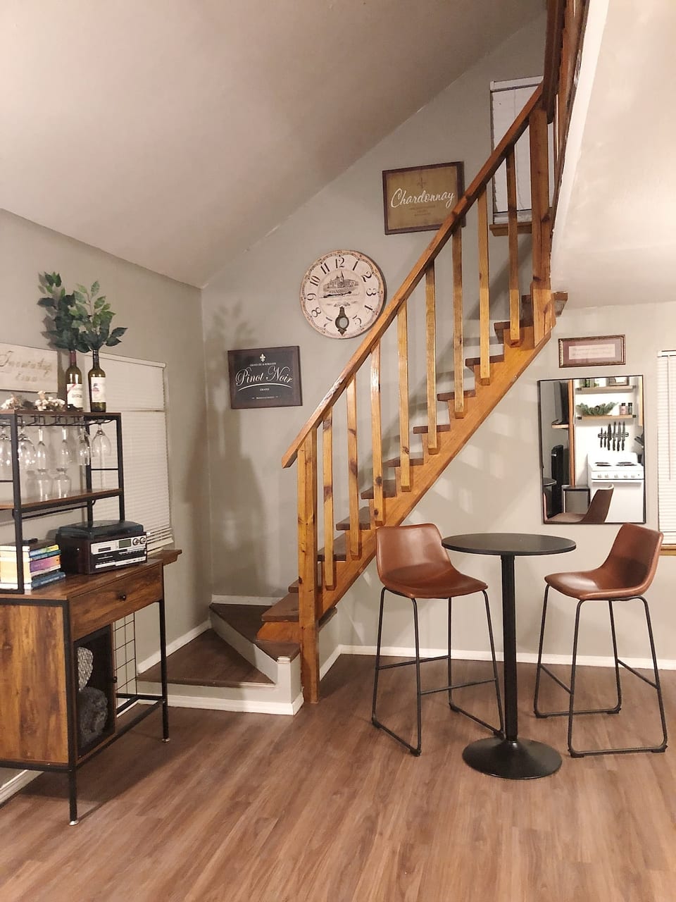 Cozy Cabin in AR Wine Country! Fast WiFi! image 1