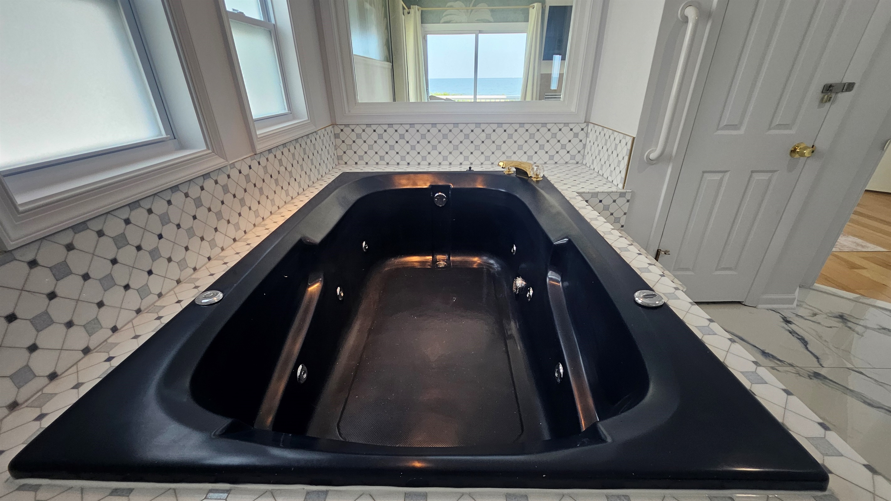 on-beach-3bd+loft:-saunaorhottuborbillardorfenceddeck/