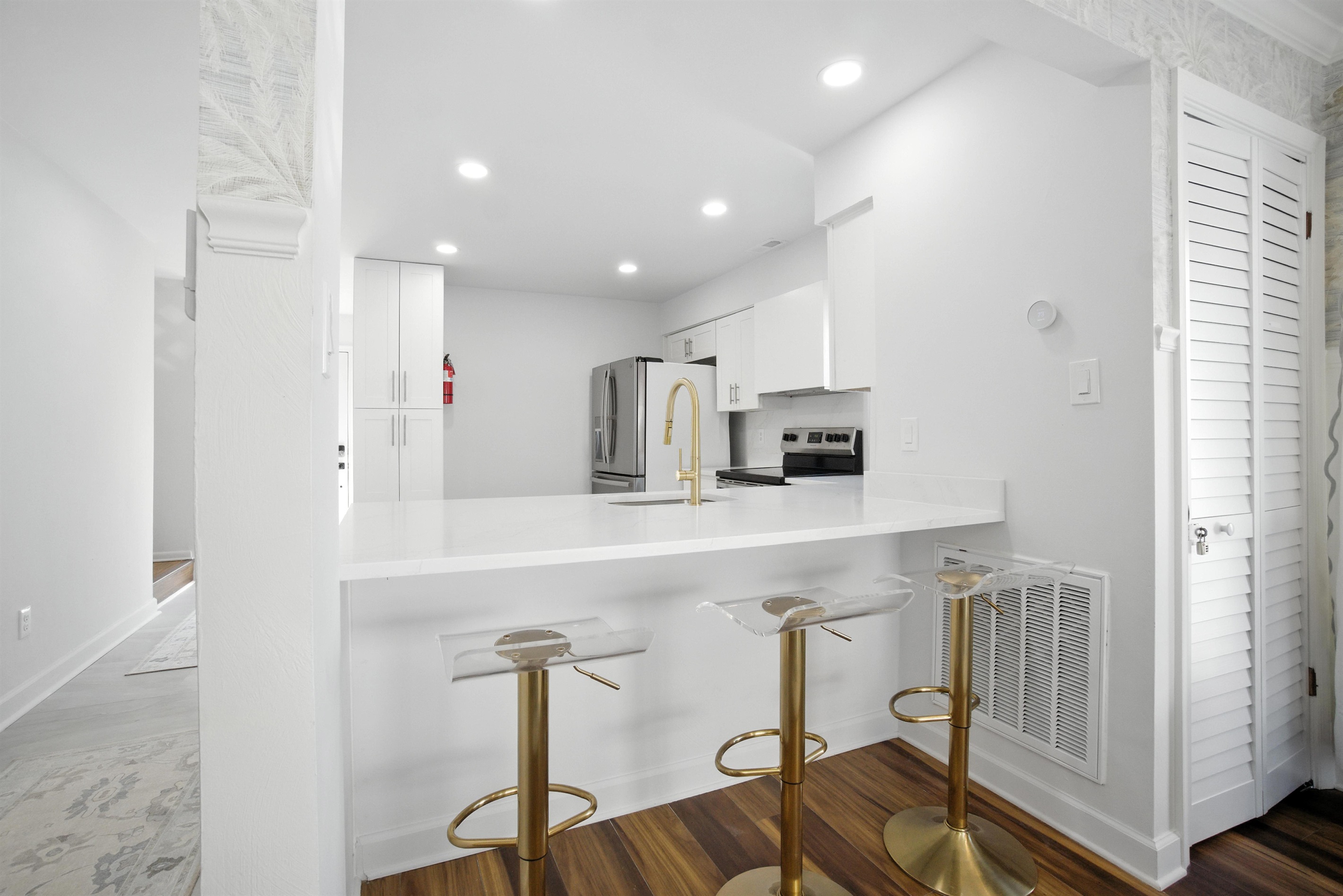 beachfront-2bd+den:-directaccessorfencedyardordogsok/