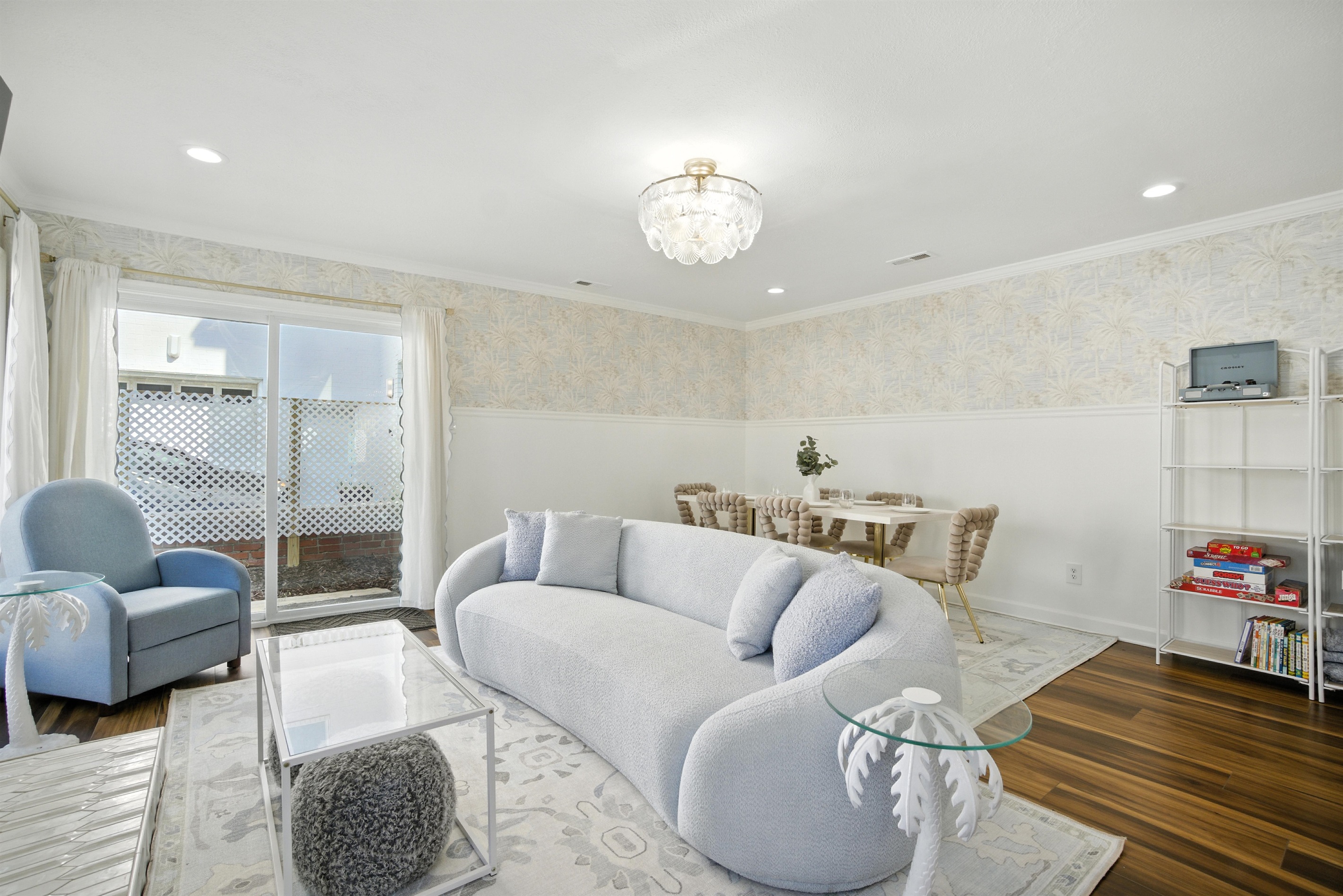 beachfront-2bd+den:-directaccessorfencedyardordogsok/