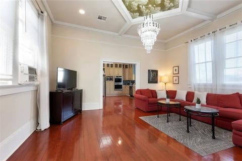 Modern 4BR Retreat