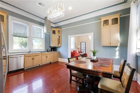 Spacious 4BR Retreat