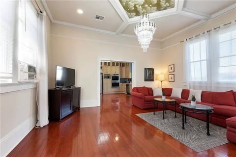 Modern 4BR Retreat