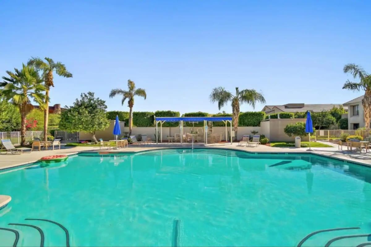 spacious-2-bdr-condo-w-2-pools-by-downtown-ps/