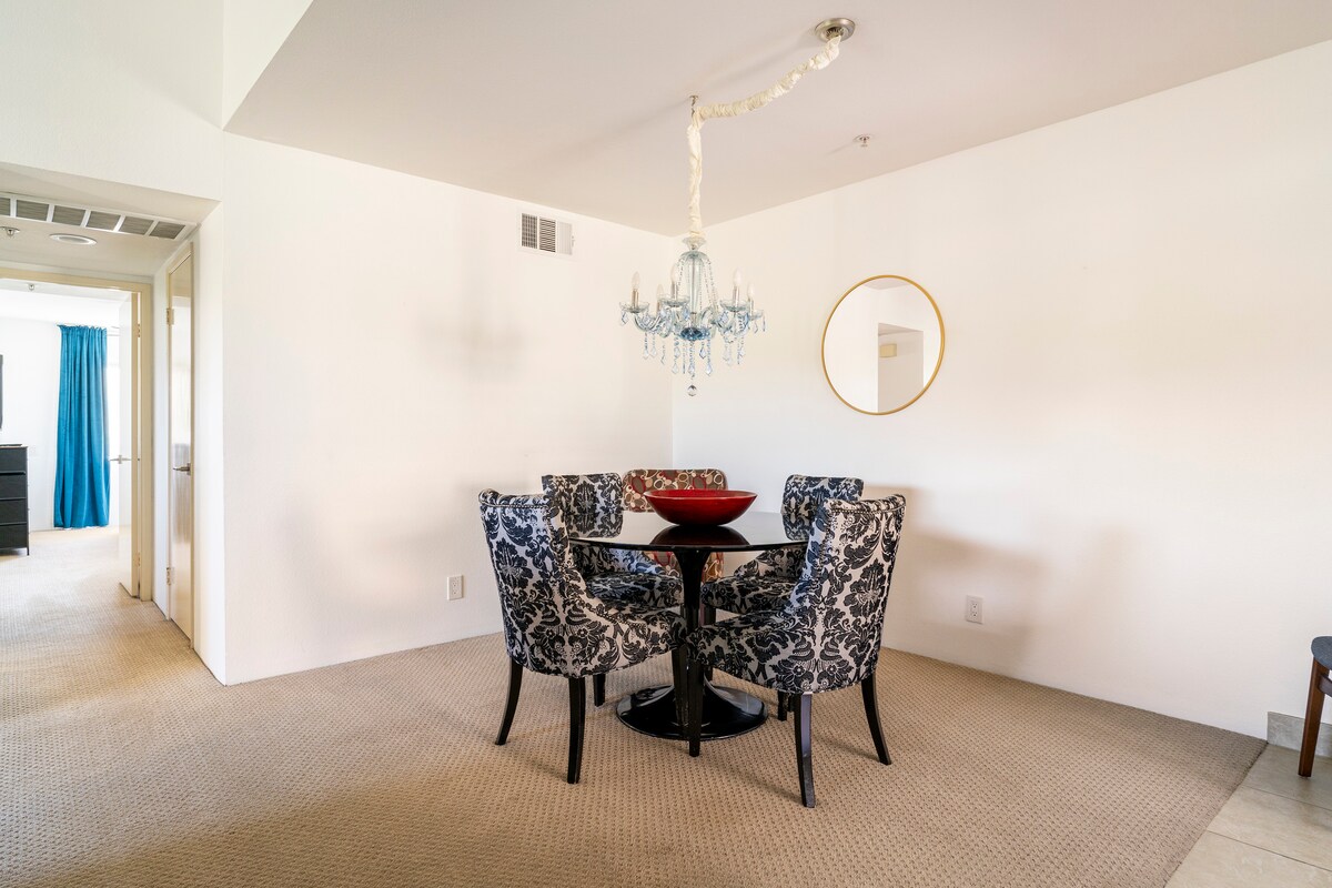 spacious-2-bdr-condo-w-2-pools-by-downtown-ps/