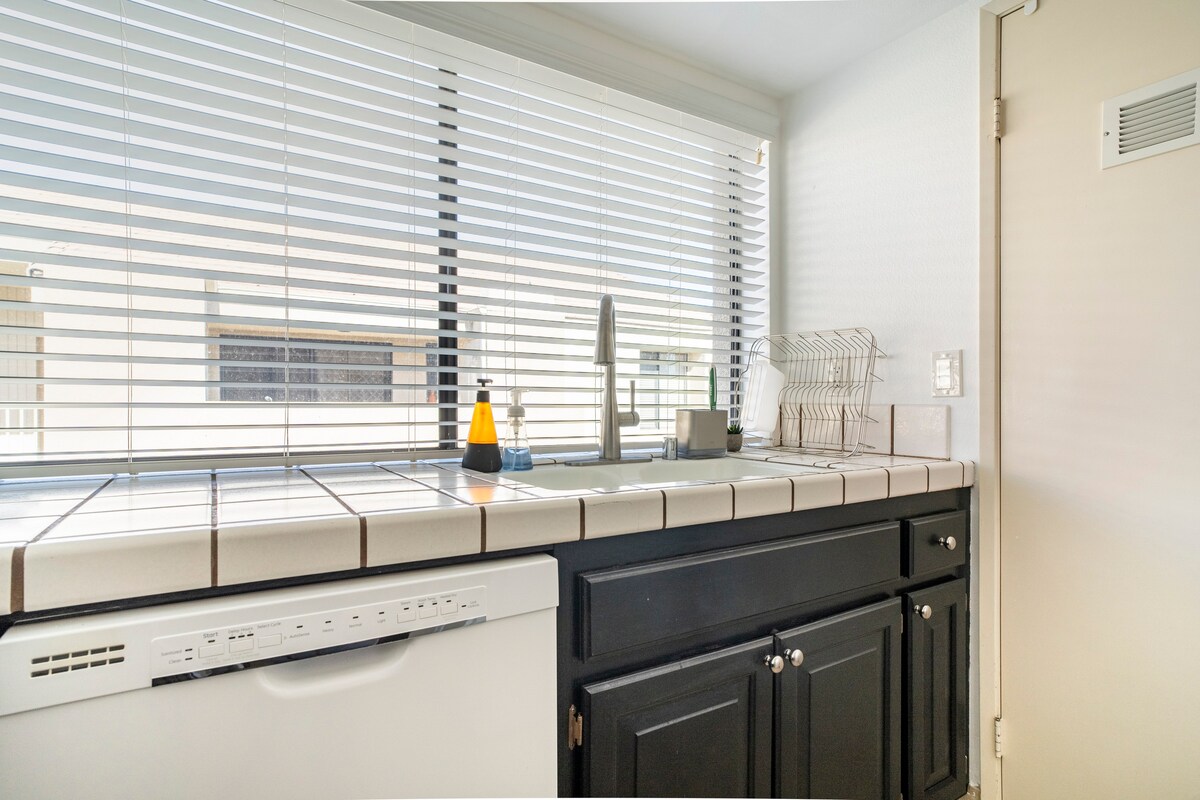 Spacious 2 Bdr Condo w/ 2 Pools by Downtown PS image 22