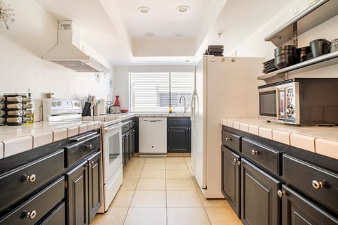 Spacious 2 Bdr Condo w/ 2 Pools by Downtown PS image 5