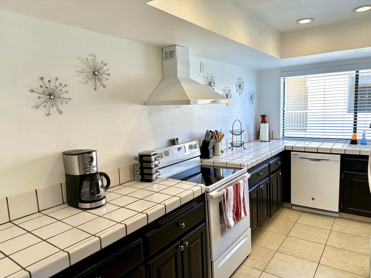 Spacious 2 Bdr Condo w/ 2 Pools by Downtown PS image 35