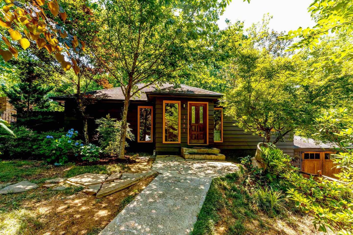 Main Entrance - Front Door - Smoky Bear BnB - Gatlinburg