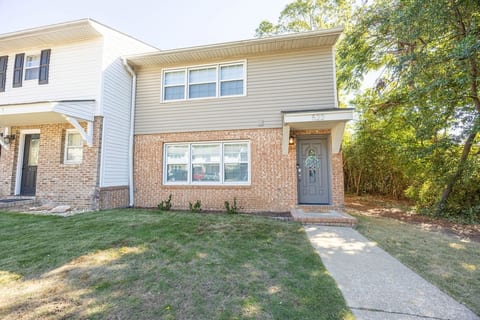 Auburn Townhome Walk to Toomer's Newly Reno'd 3BR image 2