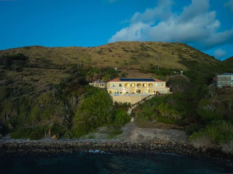 The Cerulean – Oceanfront Luxury Retreat