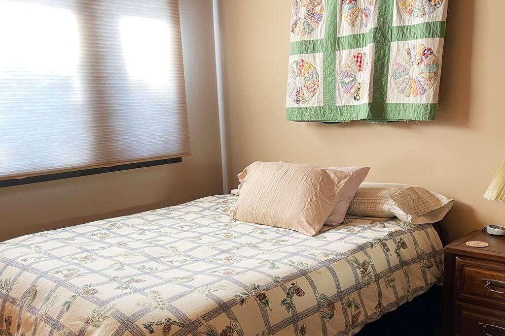 Bedroom on main floor, queen bed Cozy Condo with Valley Views - by Merrily Vacation Properties