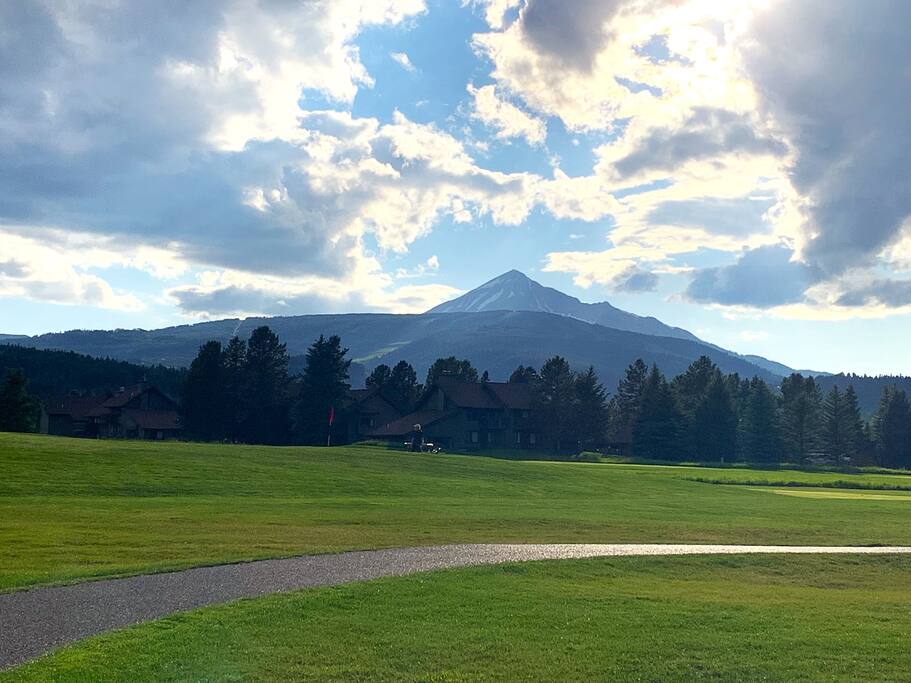 cozy-condo-with-valley-views-by-merrily-vacation-properties/