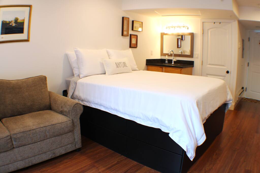 new!-charming-condo-in-the-heart-of-downtown/