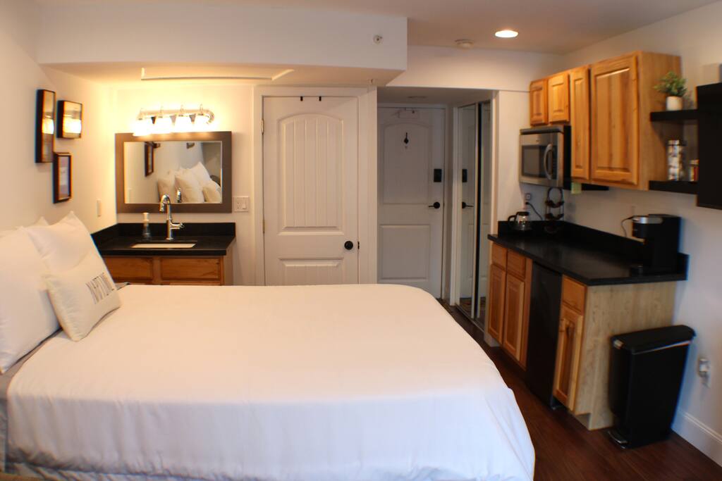 new!-charming-condo-in-the-heart-of-downtown/