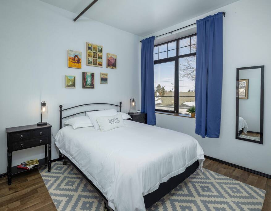 Cozy and comfortable bedroom Big Sky Bound - Minutes from Airport - by Merrily Vacation Properties