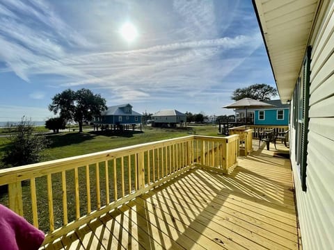 Beach & Sunset views Cottage!! Close to Downtown