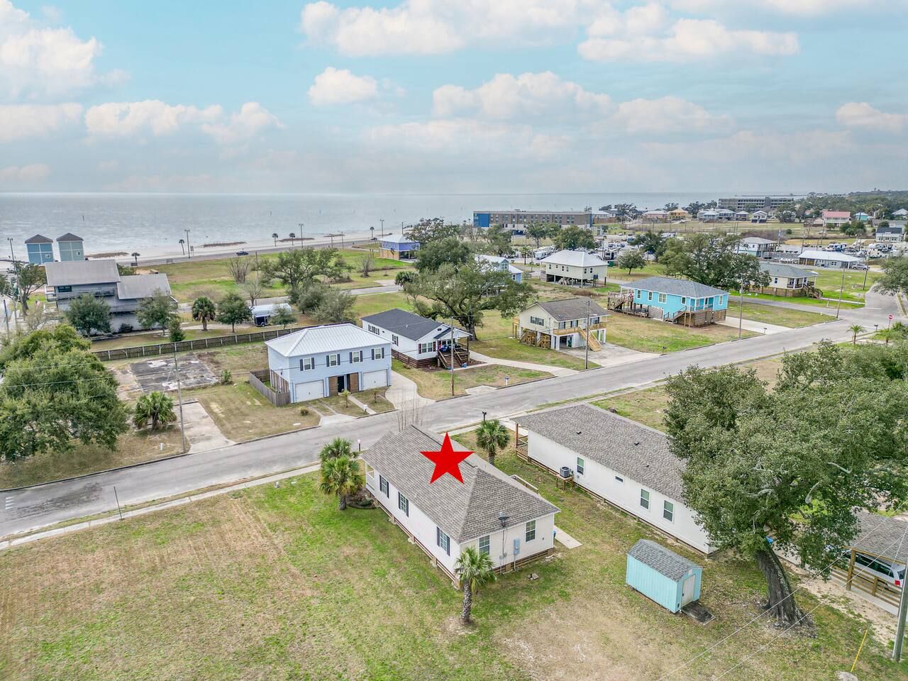 Beach View Cottage Walk to beach Snowbirds welcome