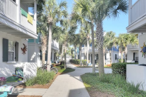 30A Turquoise Bungalo 104: 400 yards to beach image 5