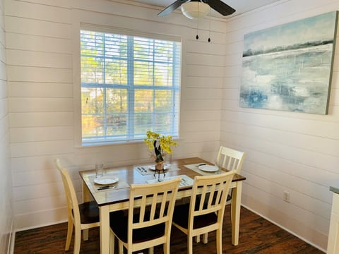 30A Turquoise Bungalo 104: 400 yards to beach image 2