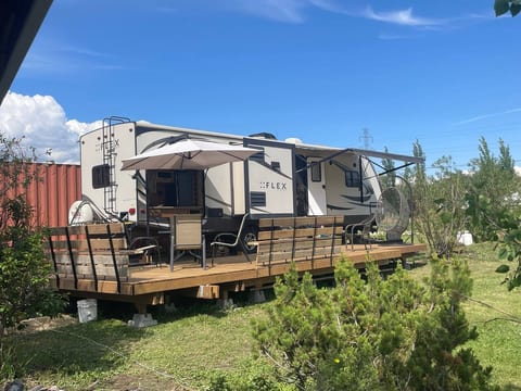 Flex RV, quiet acreage location, close to town