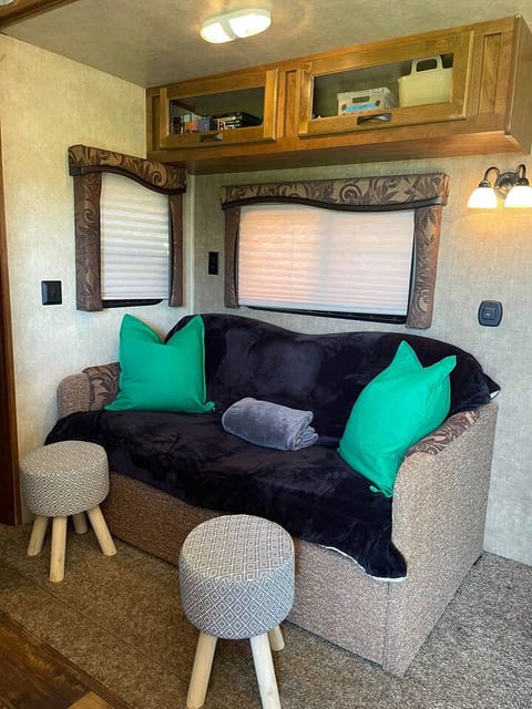 Flex RV, quiet acreage location, close to town