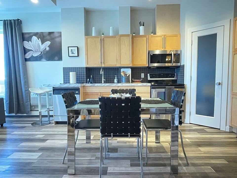Sub Penthouse | Balcony | Parking | Gym | 940 Mbps - Edmonton